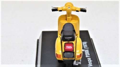 Lovely Boxed New-Ray Piaggio Die Cast  Yellow Vespa P200E (1978) #06046 Scale 1:32 L: 6 cm