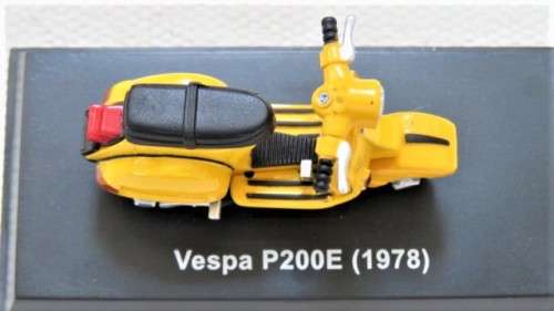 Lovely Boxed New-Ray Piaggio Die Cast  Yellow Vespa P200E (1978) #06046 Scale 1:32 L: 6 cm