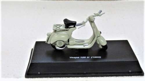 Wonderful Boxed New-Ray Piaggio Die Cast Beige Vespa 125 U (1953) Scale 1:32 L: 6 cm