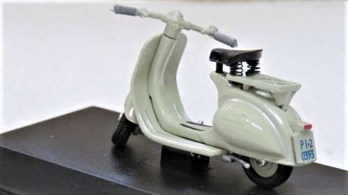 Wonderful Boxed New-Ray Piaggio Die Cast Beige Vespa 125 U (1953) Scale 1:32 L: 6 cm