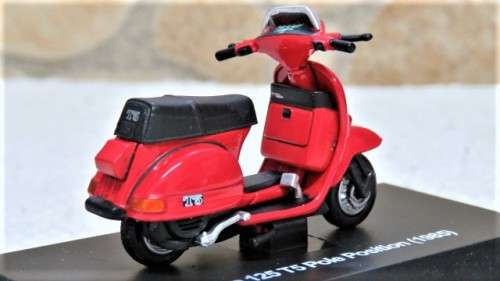 Awesome Boxed New-Ray Piaggio Die Cast Red Vespa 125 T5 Pole Position (1985) Scale 1:32 L: 6 cm