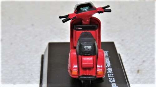 Awesome Boxed New-Ray Piaggio Die Cast Red Vespa 125 T5 Pole Position (1985) Scale 1:32 L: 6 cm