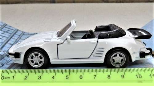 Boxed Maisto `Fresh Metal` Power Racer Porsche 911 Turbo `Flat Nose` Cabriolet Pull Back Action 1:36
