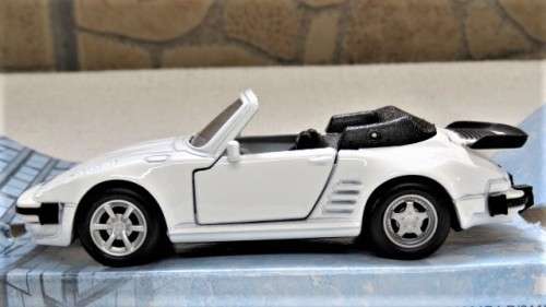 Boxed Maisto `Fresh Metal` Power Racer Porsche 911 Turbo `Flat Nose` Cabriolet Pull Back Action 1:36