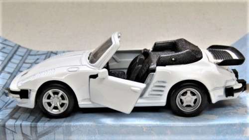 Boxed Maisto `Fresh Metal` Power Racer Porsche 911 Turbo `Flat Nose` Cabriolet Pull Back Action 1:36