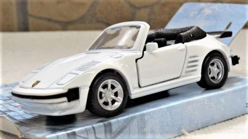 Boxed Maisto `Fresh Metal` Power Racer Porsche 911 Turbo `Flat Nose` Cabriolet Pull Back Action 1:36