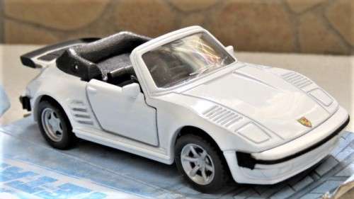 Boxed Maisto `Fresh Metal` Power Racer Porsche 911 Turbo `Flat Nose` Cabriolet Pull Back Action 1:36