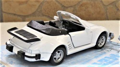Boxed Maisto `Fresh Metal` Power Racer Porsche 911 Turbo `Flat Nose` Cabriolet Pull Back Action 1:36