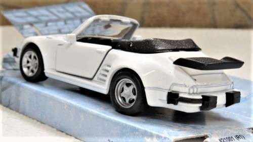 Boxed Maisto `Fresh Metal` Power Racer Porsche 911 Turbo `Flat Nose` Cabriolet Pull Back Action 1:36