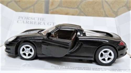 Boxed Kinsmart Die Cast Porsche Carrera GT With Pull Back Action #KT5081 Scale 1:36 L: 12,5 cm