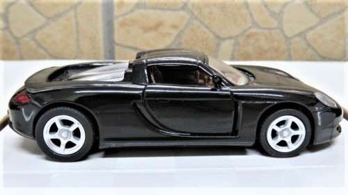 Boxed Kinsmart Die Cast Porsche Carrera GT With Pull Back Action #KT5081 Scale 1:36 L: 12,5 cm