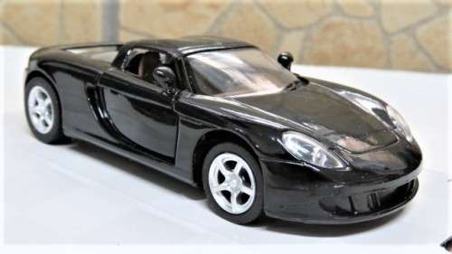 Boxed Kinsmart Die Cast Porsche Carrera GT With Pull Back Action #KT5081 Scale 1:36 L: 12,5 cm