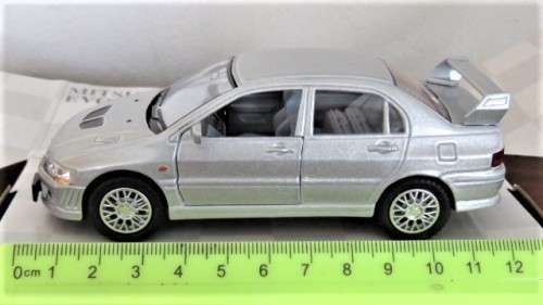 Boxed Kinsmart Die Cast Mitsubishi Lancer Evolution VII With Pull Back Action #KT5052 1:36 13 cm