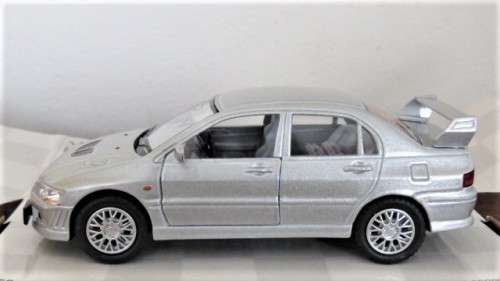 Boxed Kinsmart Die Cast Mitsubishi Lancer Evolution VII With Pull Back Action #KT5052 1:36 13 cm