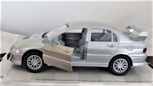 Boxed Kinsmart Die Cast Mitsubishi Lancer Evolution VII With Pull Back Action #KT5052 1:36 13 cm
