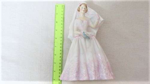 Gorgeous Vintage 1955 Royal Doulton Bone China `The Bride` Figurine #HN2166 H: 21 cm