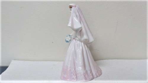 Gorgeous Vintage 1955 Royal Doulton Bone China `The Bride` Figurine #HN2166 H: 21 cm