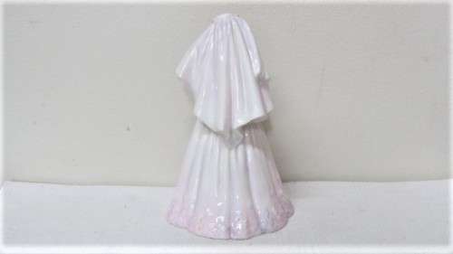 Gorgeous Vintage 1955 Royal Doulton Bone China `The Bride` Figurine #HN2166 H: 21 cm