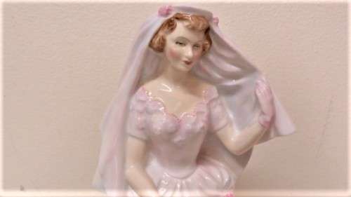 Gorgeous Vintage 1955 Royal Doulton Bone China `The Bride` Figurine #HN2166 H: 21 cm