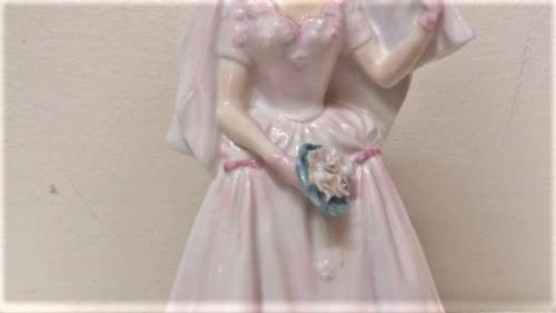 Gorgeous Vintage 1955 Royal Doulton Bone China `The Bride` Figurine #HN2166 H: 21 cm