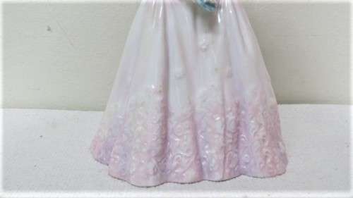 Gorgeous Vintage 1955 Royal Doulton Bone China `The Bride` Figurine #HN2166 H: 21 cm