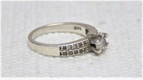 Fabulous Vintage Sterling Silver Ring Round Clear Stone Prong Setting Size: Q (4.2 g)