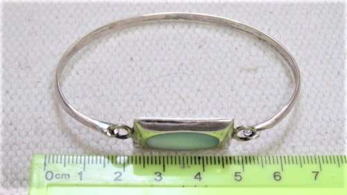 Fabulous Vintage Sterling Silver Hinged Bangle With Mother of Pearl Inlay 65 x 52 mm (10.5 g)