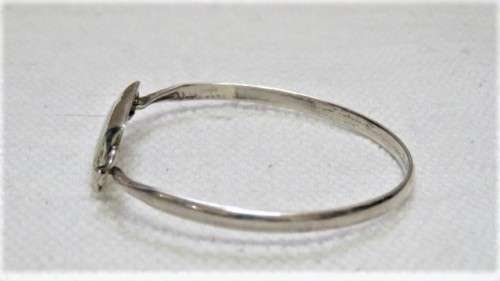 Fabulous Vintage Sterling Silver Hinged Bangle With Mother of Pearl Inlay 65 x 52 mm (10.5 g)
