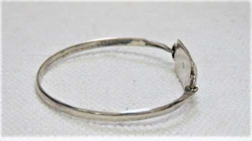 Fabulous Vintage Sterling Silver Hinged Bangle With Mother of Pearl Inlay 65 x 52 mm (10.5 g)