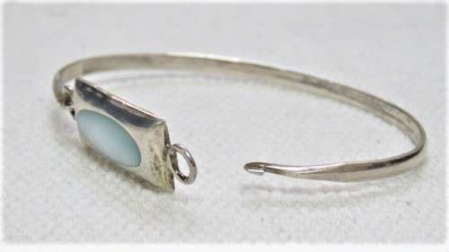 Fabulous Vintage Sterling Silver Hinged Bangle With Mother of Pearl Inlay 65 x 52 mm (10.5 g)