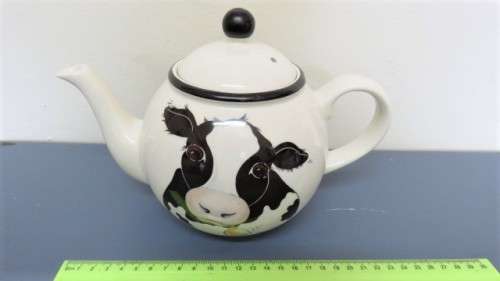 Wonderful Vintage Arthur Wood Staffordshire `Back To Front` Cow Teapot H: 180 mm