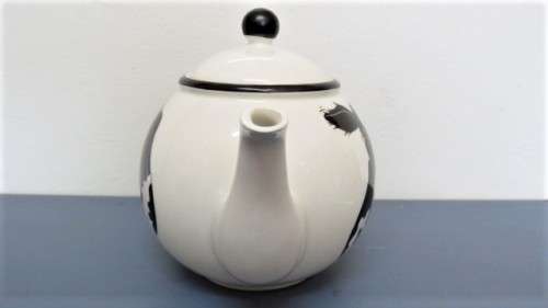 Wonderful Vintage Arthur Wood Staffordshire `Back To Front` Cow Teapot H: 180 mm