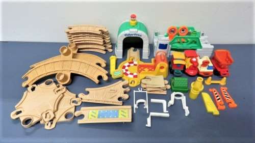 Awesome Vintage 1990`s Fischer-Price Little People Train Set SOLD AS IS