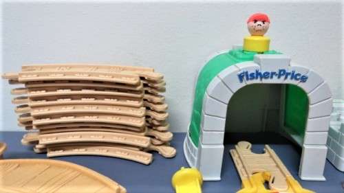 Awesome Vintage 1990`s Fischer-Price Little People Train Set SOLD AS IS