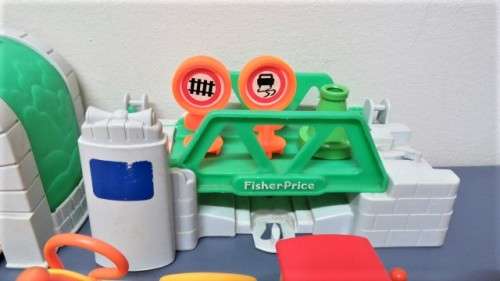 Awesome Vintage 1990`s Fischer-Price Little People Train Set SOLD AS IS