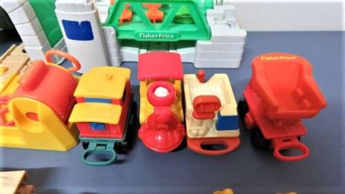 Awesome Vintage 1990`s Fischer-Price Little People Train Set SOLD AS IS