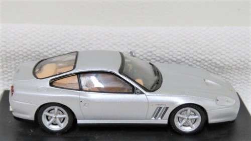 Die Cast Ferrari 575M Maranello Missing Mirror No Plastic Cover Scale 1:43 L: 105 mm SOLD AS IS