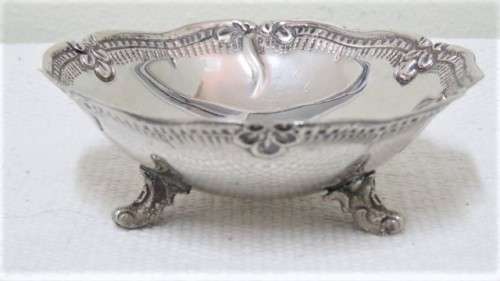 Lovely Vintage .900 Silver Three Footed Small Bowl Garland Decoration D: 90 mm (42 g)