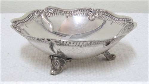 Lovely Vintage .900 Silver Three Footed Small Bowl Garland Decoration D: 90 mm (42 g)