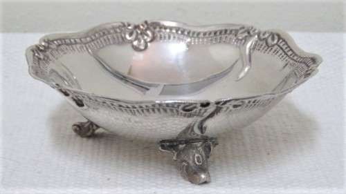 Lovely Vintage .900 Silver Three Footed Small Bowl Garland Decoration D: 90 mm (42 g)