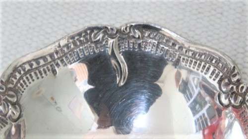 Lovely Vintage .900 Silver Three Footed Small Bowl Garland Decoration D: 90 mm (42 g)