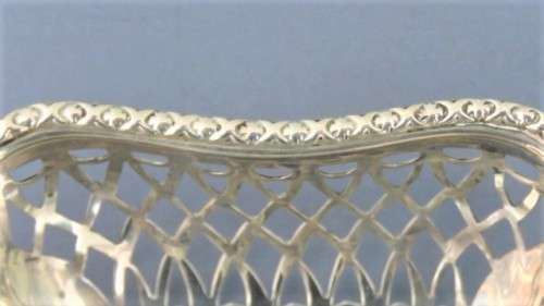 Hallmarked Antique Birmingham Synyer & Beddoes George V 1913 Silver Bon Bon Dish 160 x 35 mm 90 g