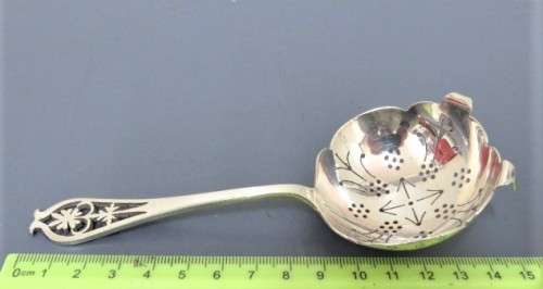 H/marked Vintage Sheffield Viner`s Ltd (Emile Viner) 1954-55 Art Deco Silver Tea Strainer (46 g)