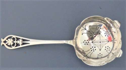 H/marked Vintage Sheffield Viner`s Ltd (Emile Viner) 1954-55 Art Deco Silver Tea Strainer (46 g)