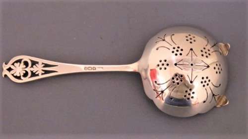 H/marked Vintage Sheffield Viner`s Ltd (Emile Viner) 1954-55 Art Deco Silver Tea Strainer (46 g)