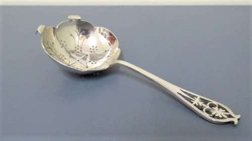 H/marked Vintage Sheffield Viner`s Ltd (Emile Viner) 1954-55 Art Deco Silver Tea Strainer (46 g)