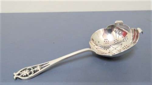 H/marked Vintage Sheffield Viner`s Ltd (Emile Viner) 1954-55 Art Deco Silver Tea Strainer (46 g)