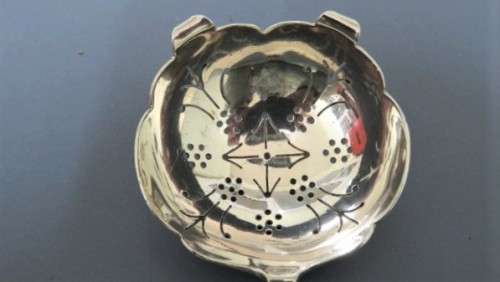 H/marked Vintage Sheffield Viner`s Ltd (Emile Viner) 1954-55 Art Deco Silver Tea Strainer (46 g)