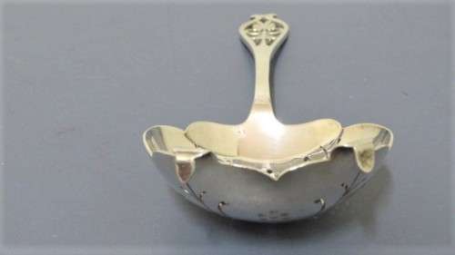 H/marked Vintage Sheffield Viner`s Ltd (Emile Viner) 1954-55 Art Deco Silver Tea Strainer (46 g)