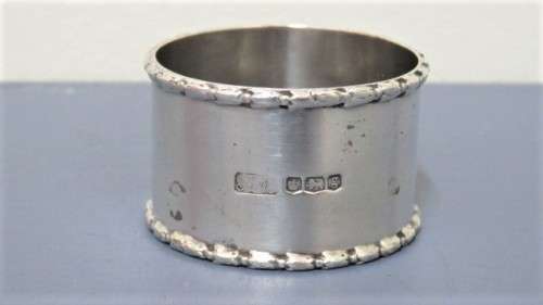 Hallmarked Vintage Sheffield RF Mosley 1924-25 Monogrammed Silver Serviette Ring 48 x 30 mm (39 g)